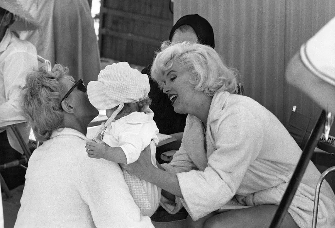 MARILYN MONROE (AMERICAN) PRINT ON PAPER: Marilyn Monroe (American) Print on Paper.