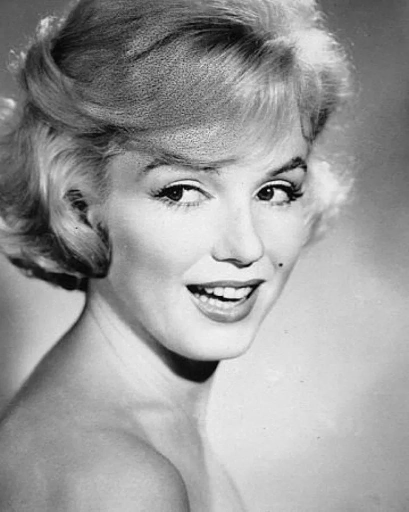 FRANK POWOLNY MARILYN MONROE (AMERICAN) PRINT ON PAPER: Frank Powolny Marilyn Monroe (American) Print on Paper.