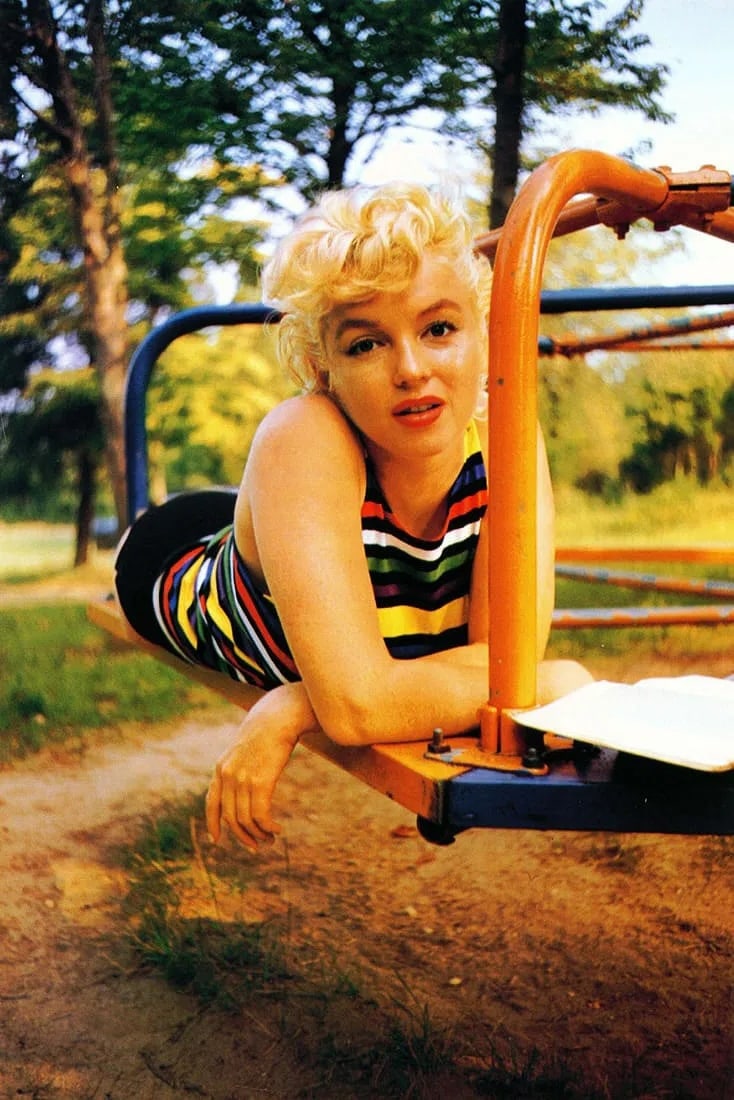 MARILYN MONROE (AMERICAN) PRINT ON PAPER: Marilyn Monroe (American) Print on Paper.
