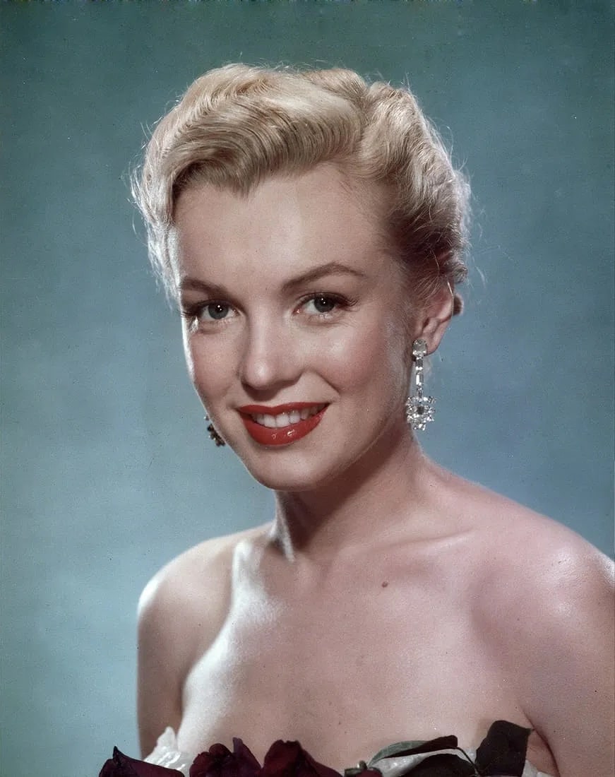 MARILYN MONROE (AMERICAN) PRINT ON PAPER: Marilyn Monroe (American) Print on Paper.