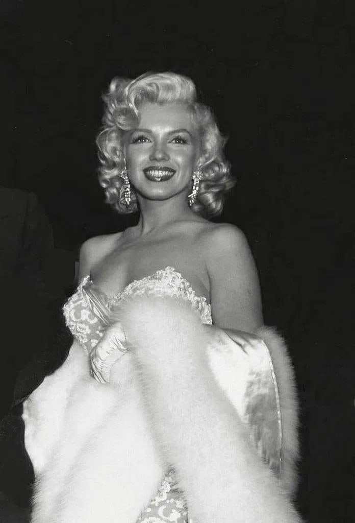 FRANK POWOLNY MARILYN MONROE (AMERICAN) PRINT ON PAPER: Frank Powolny Marilyn Monroe (American) Print on Paper.