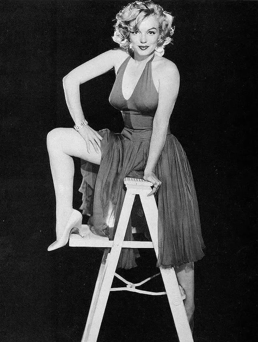 MARILYN MONROE (AMERICAN) PRINT ON PAPER: Marilyn Monroe (American) Print on Paper.
