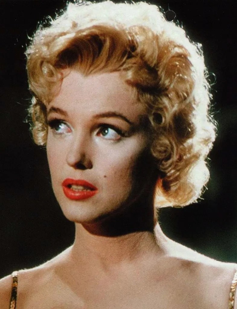 MARILYN MONROE (AMERICAN) PRINT ON PAPER: Marilyn Monroe (American) Print on Paper.