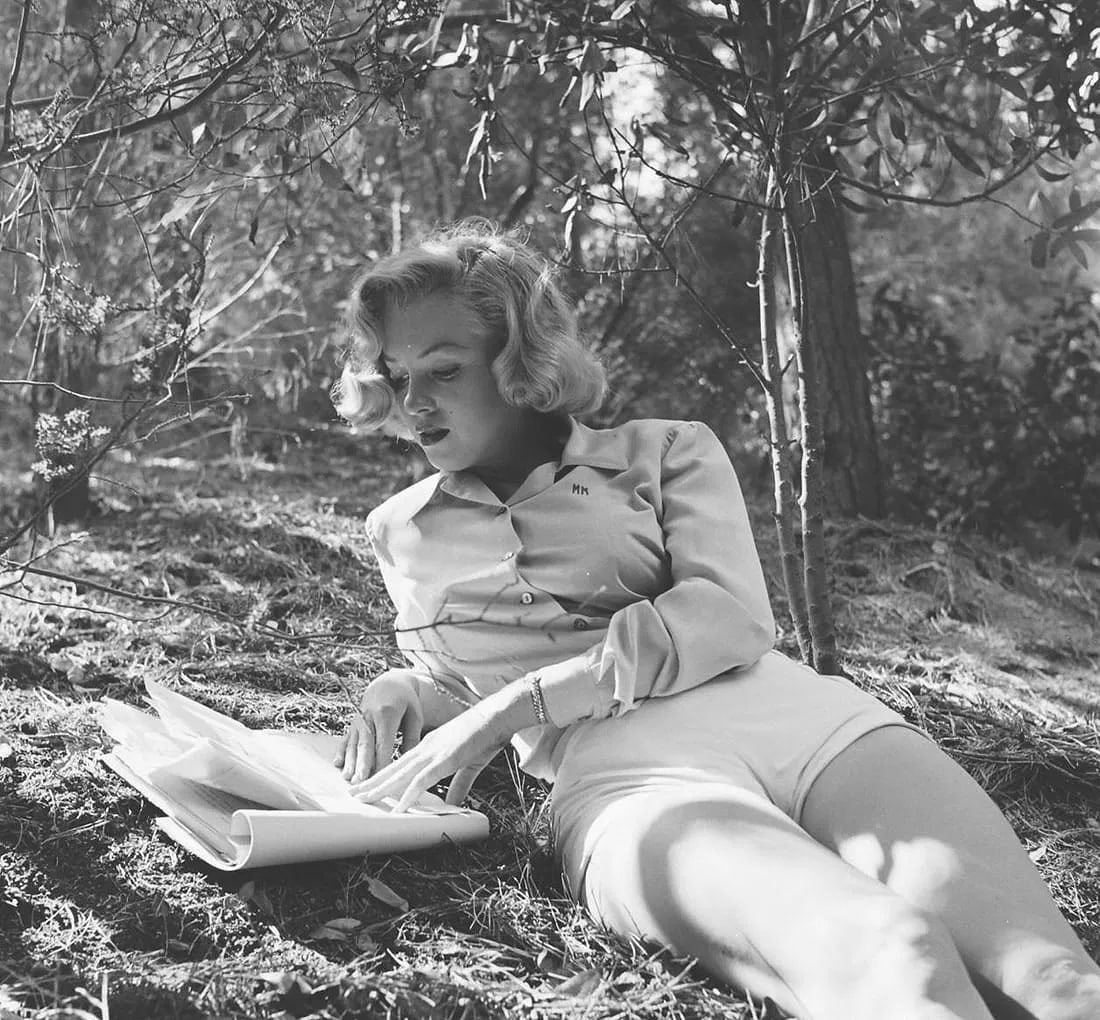 MARILYN MONROE (AMERICAN) PRINT ON PAPER: Marilyn Monroe (American) Print on Paper.