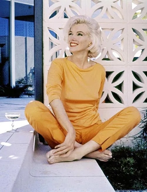 MARILYN MONROE (AMERICAN) PRINT ON PAPER: Marilyn Monroe (American) Print on Paper.