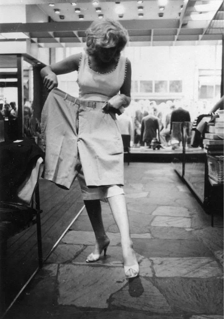 MARILYN MONROE (AMERICAN) PRINT ON PAPER: Marilyn Monroe (American) Print on Paper.