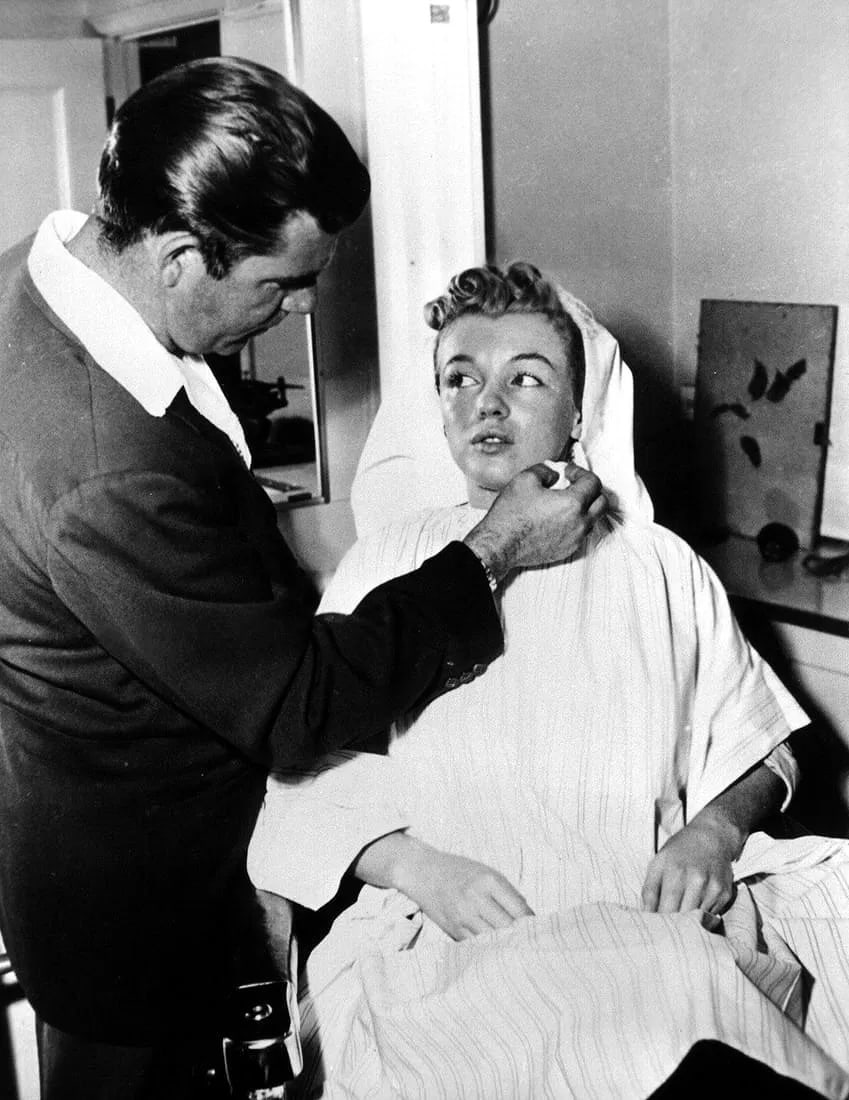 MARILYN MONROE (AMERICAN) PRINT ON PAPER: Marilyn Monroe (American) Print on Paper.