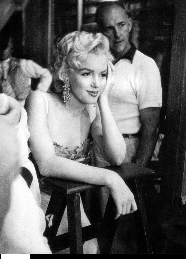 MARILYN MONROE (AMERICAN) PRINT ON PAPER: Marilyn Monroe (American) Print on Paper.