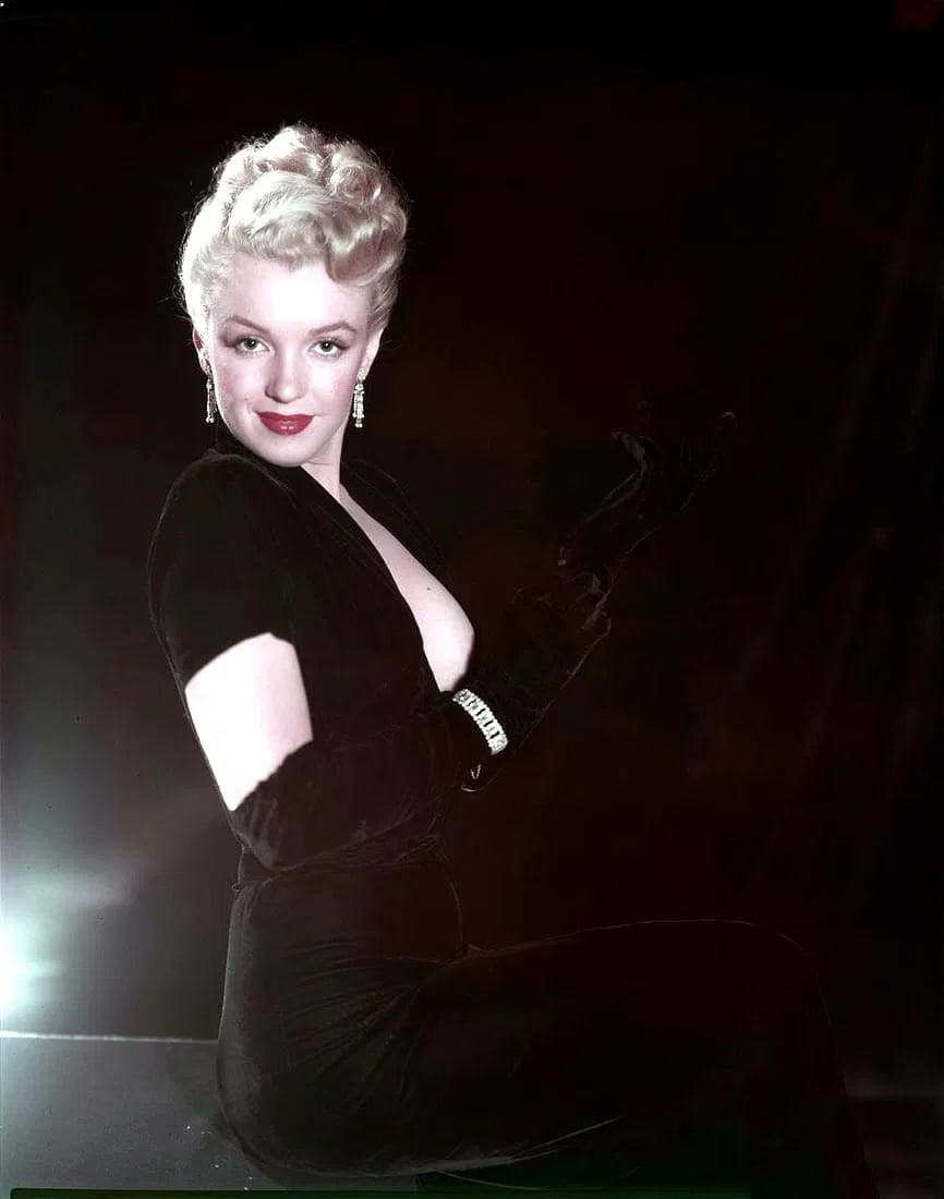 ED CLARK MARILYN MONROE (AMERICAN) PRINT ON PAPER: Ed Clark Marilyn Monroe (American) Print on Paper.