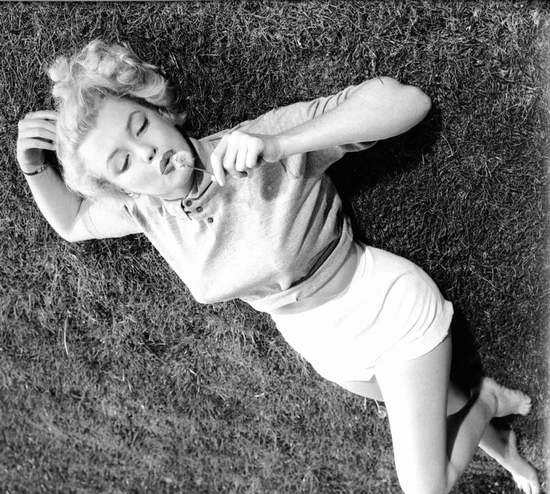 MARILYN MONROE (AMERICAN) PRINT ON PAPER: Marilyn Monroe (American) Print on Paper.