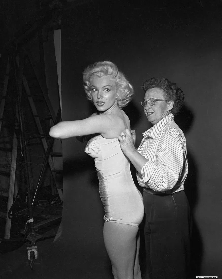 JAMES GRISSOM MARILYN MONROE (AMERICAN) PRINT ON PAPER: James Grissom Marilyn Monroe (American) Print on Paper.