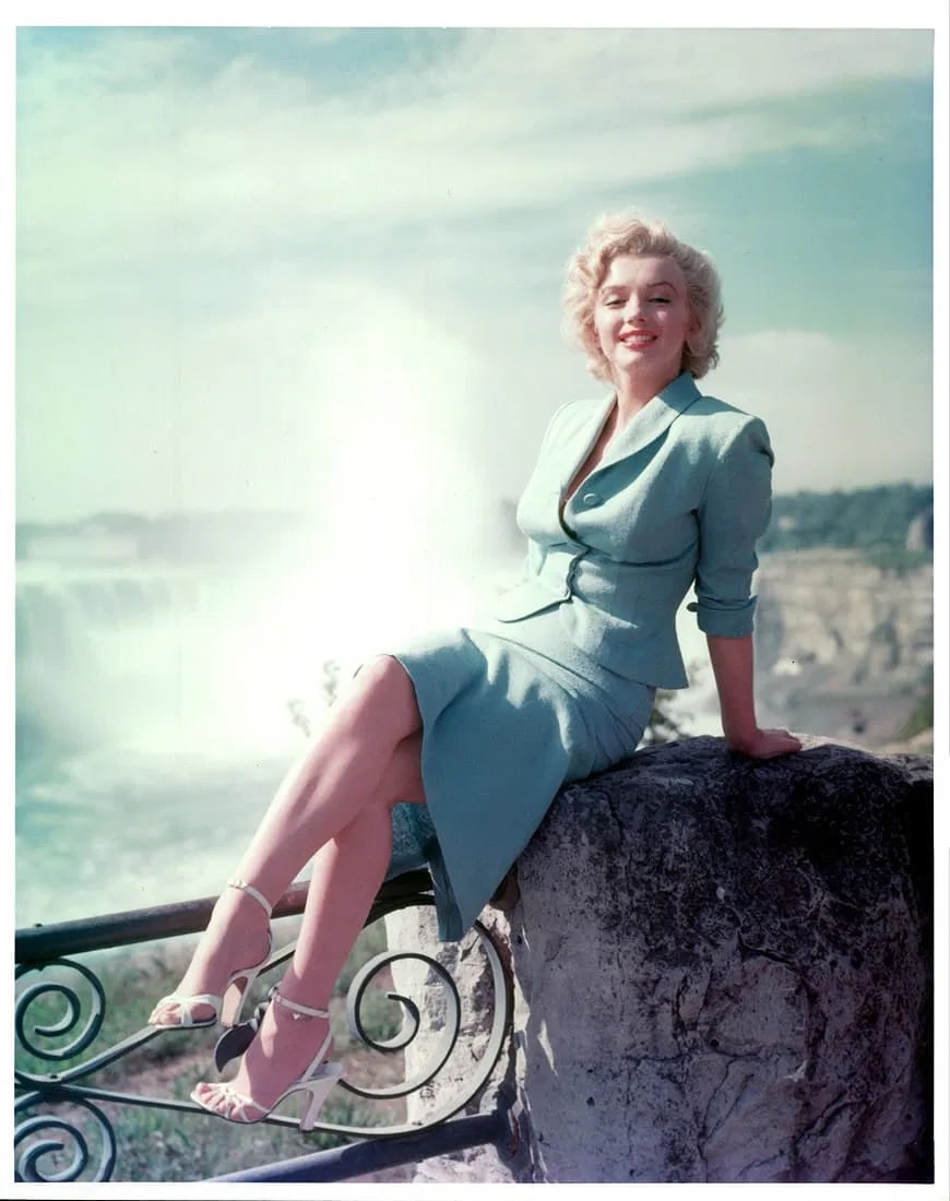 MARILYN MONROE (AMERICAN) PRINT ON PAPER: Marilyn Monroe (American) Print on Paper.