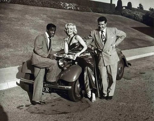 FRANK WORTH MARILYN MONROE (AMERICAN) PRINT ON PAPER: Frank Worth Marilyn Monroe (American) Print on Paper.