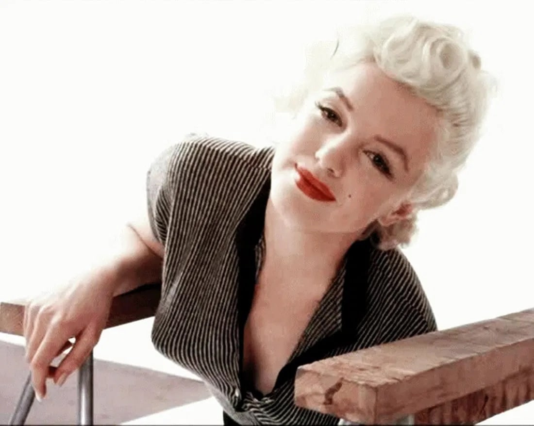 MARILYN MONROE (AMERICAN) PRINT ON PAPER: Marilyn Monroe (American) Print on Paper.