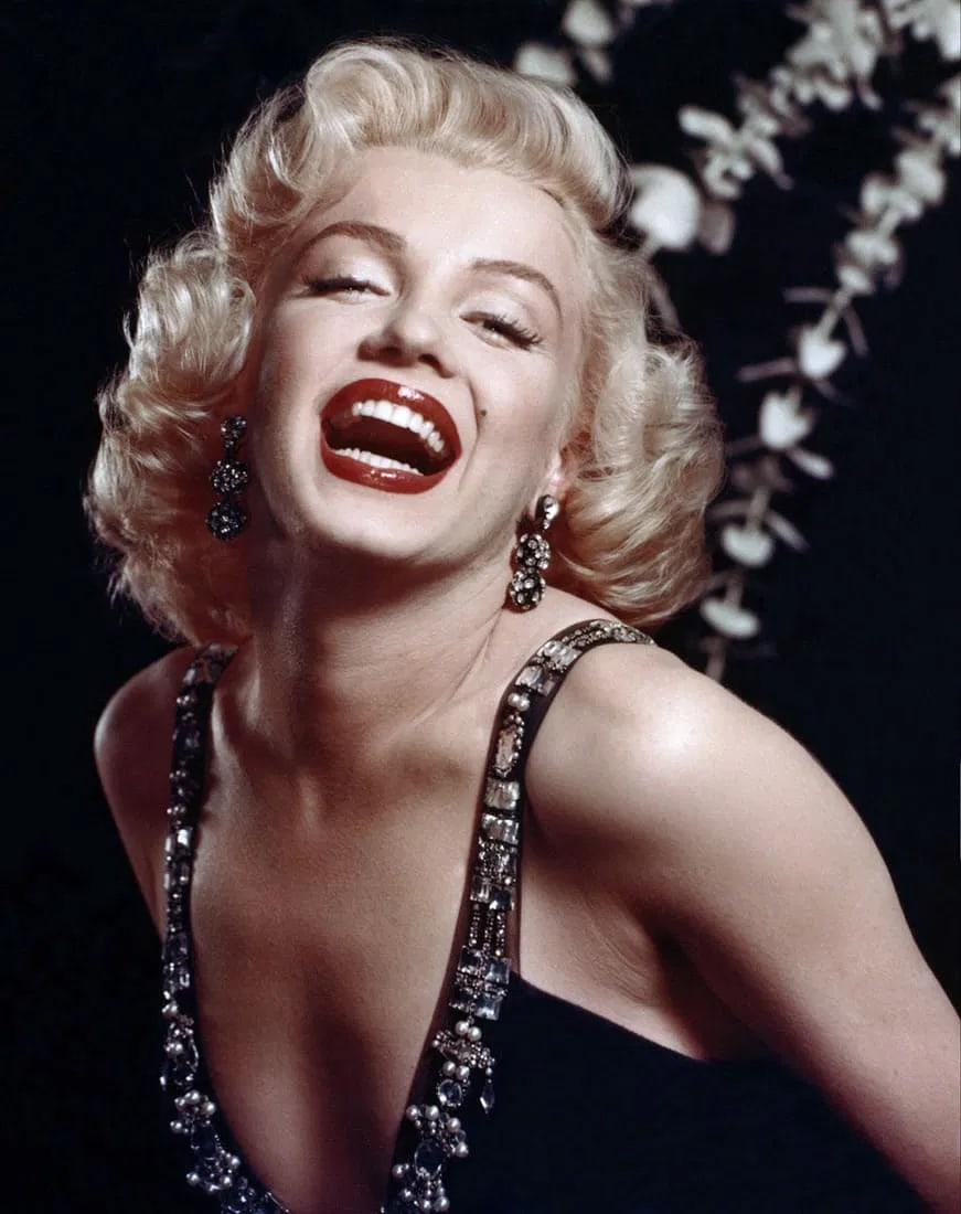 MARILYN MONROE (AMERICAN) PRINT ON PAPER: Marilyn Monroe (American) Print on Paper.