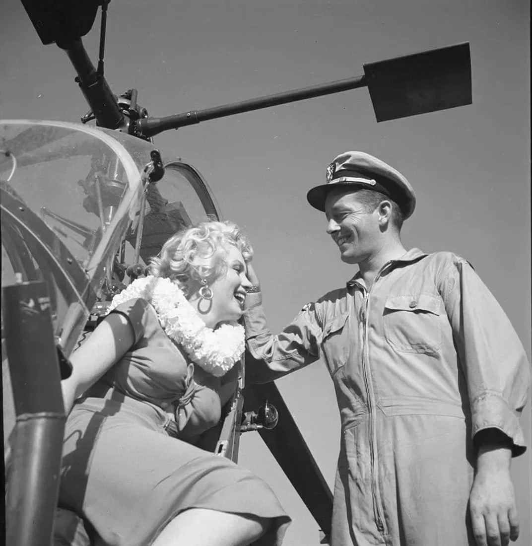 EARL THEISEN MARILYN MONROE (AMERICAN) PRINT ON PAPER: Earl Theisen Marilyn Monroe (American) Print on Paper.
