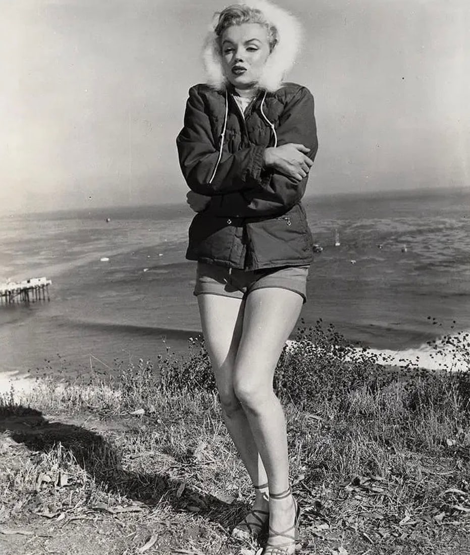 MARILYN MONROE (AMERICAN) PRINT ON PAPER: Marilyn Monroe (American) Print on Paper.