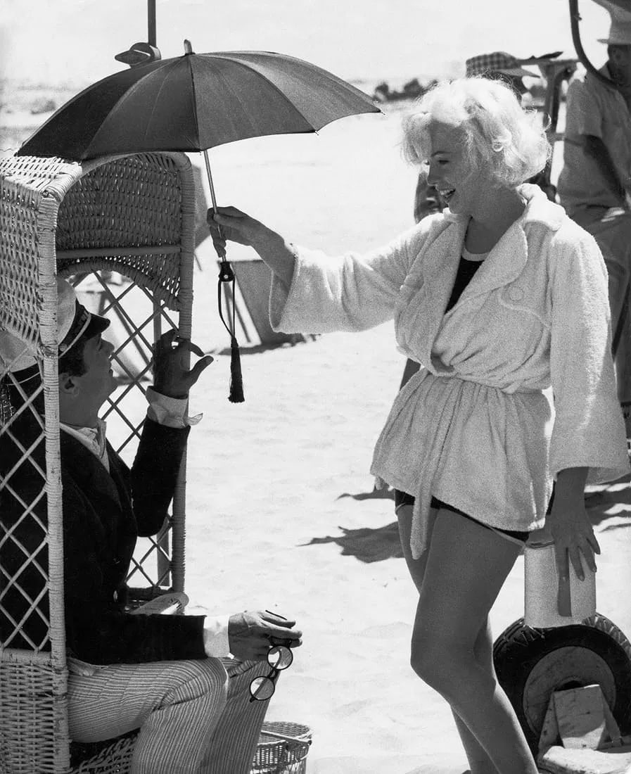 MARILYN MONROE (AMERICAN) PRINT ON PAPER: Marilyn Monroe (American) Print on Paper.