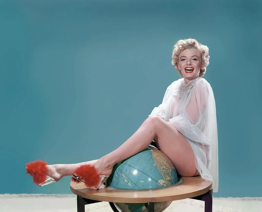 FRANK POWOLNY MARILYN MONROE (AMERICAN) PRINT ON PAPER: Frank Powolny Marilyn Monroe (American) Print on Paper.