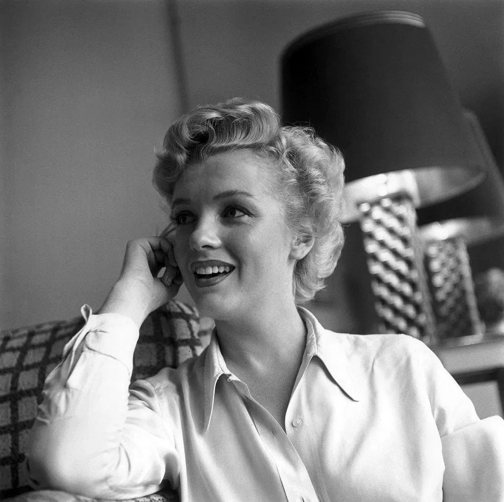 MARILYN MONROE (AMERICAN) PRINT ON PAPER: Marilyn Monroe (American) Print on Paper.