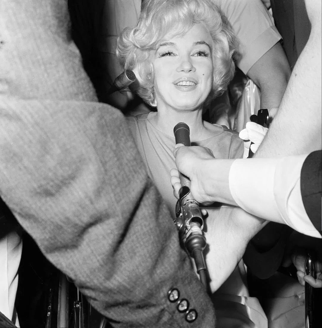 MARILYN MONROE (AMERICAN) PRINT ON PAPER: Marilyn Monroe (American) Print on Paper.