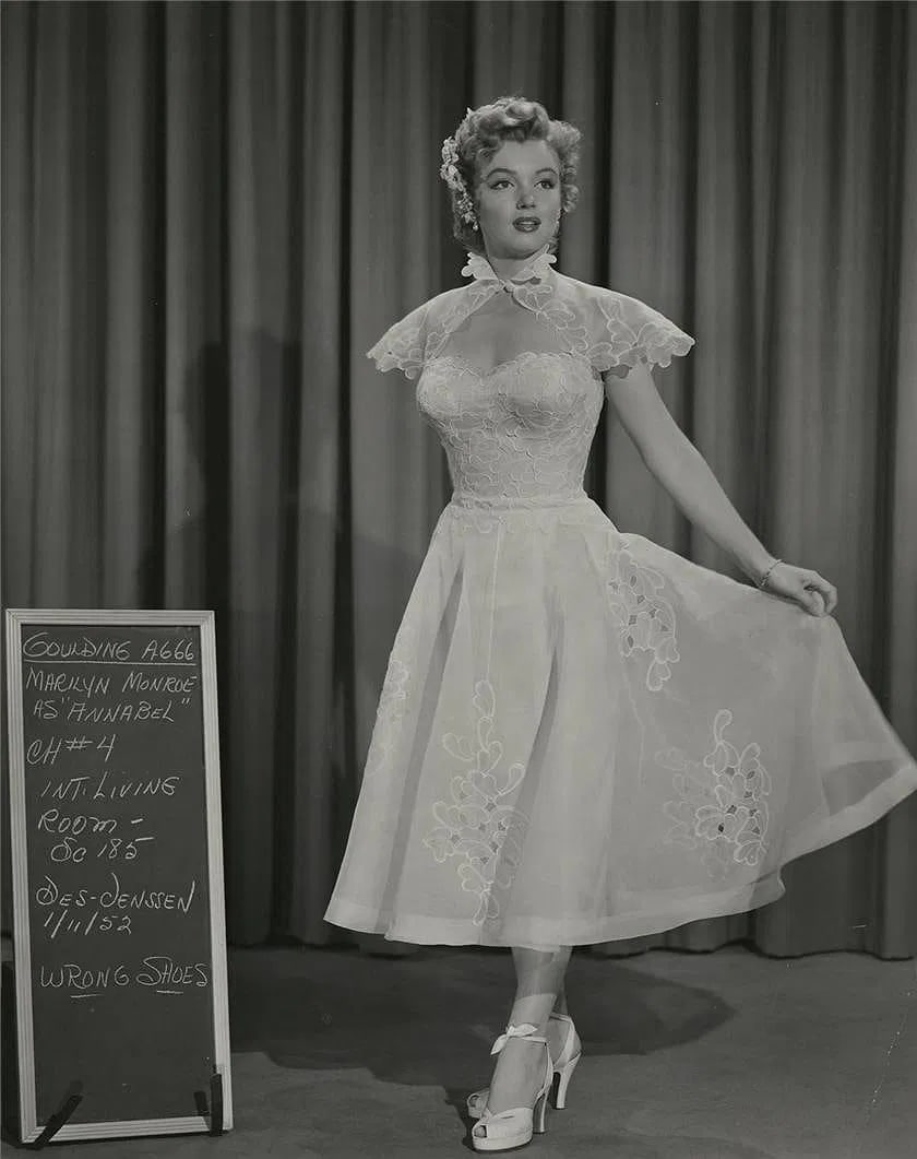 MARILYN MONROE (AMERICAN) PRINT ON PAPER: Marilyn Monroe (American) Print on Paper.
