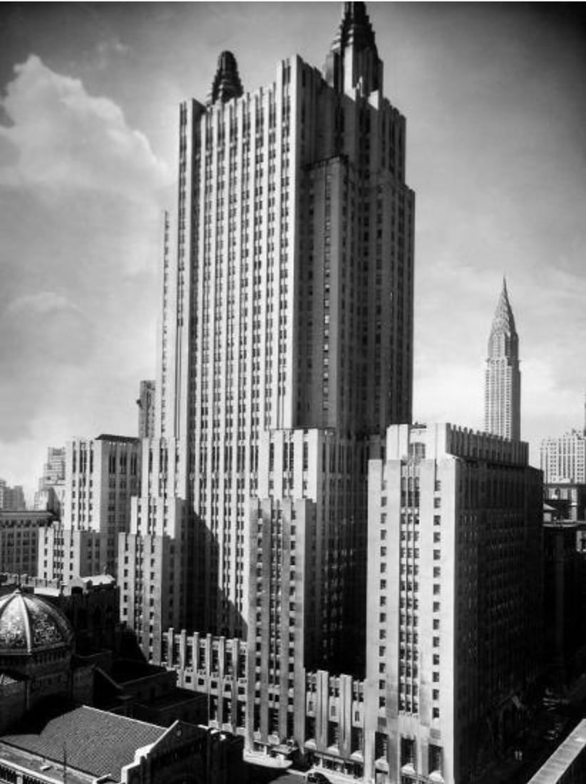 ALFRED EISENSTAEDT (AMERICAN) PRINT ON PAPER: Alfred Eisenstaedt (American) Print on paper. Waldorf Astoria. Measures 17.00 x 22.50 inches.