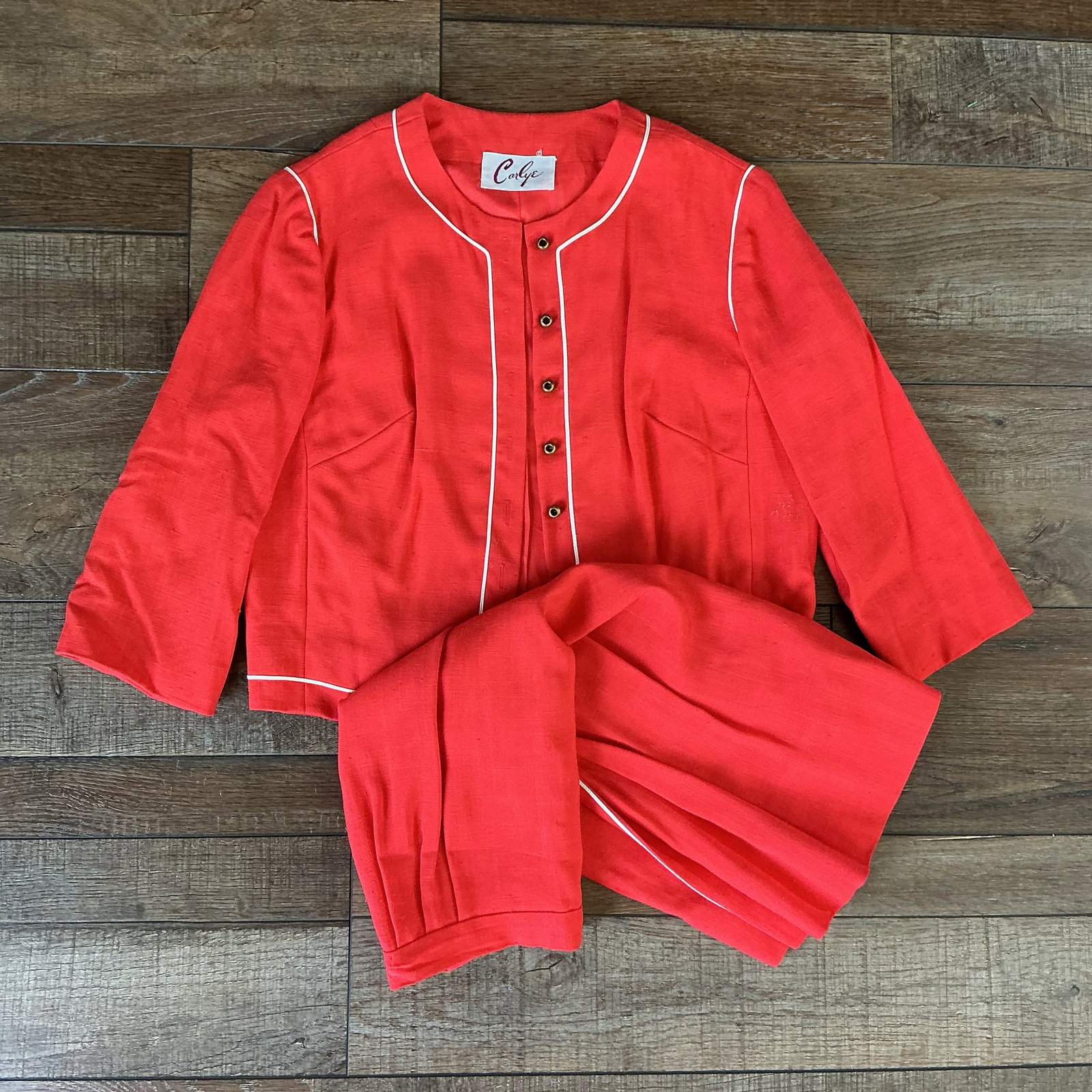Vintage Carlye Red 2-Piece Suit – Jacket & Skirt with White Trim (1 of 12)