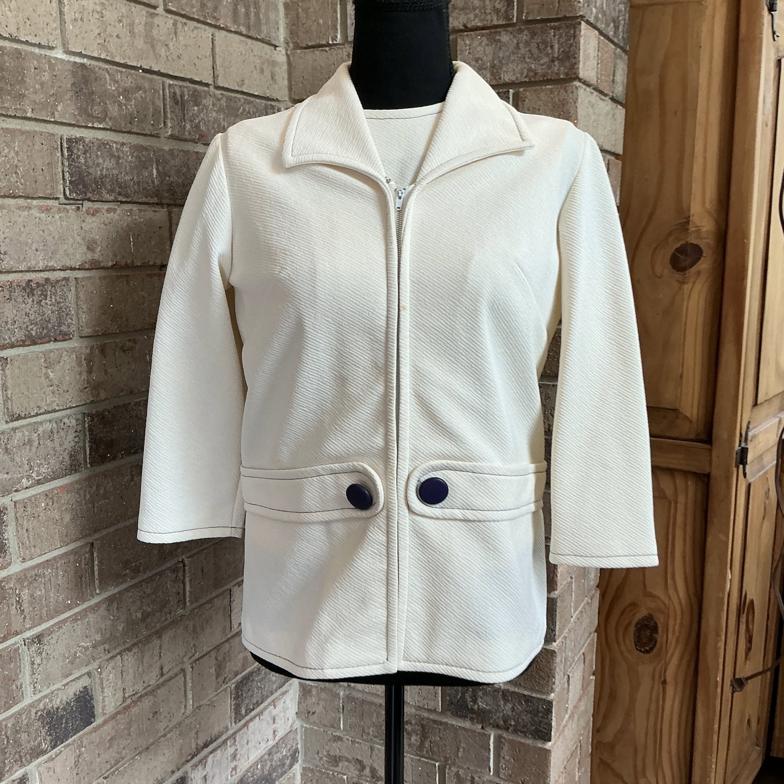 Vintage 1960s White Mod Jacket Set – French Boyer for Stacie Louise 2-Piece Top & Sleeveless Shell: Chic vintage 1960s mod-style 2-piece set by French Boyer for Stacie Louise.This set includes a structured cream/white textured jacket with a front zipper and bold decorative button accents at the wais