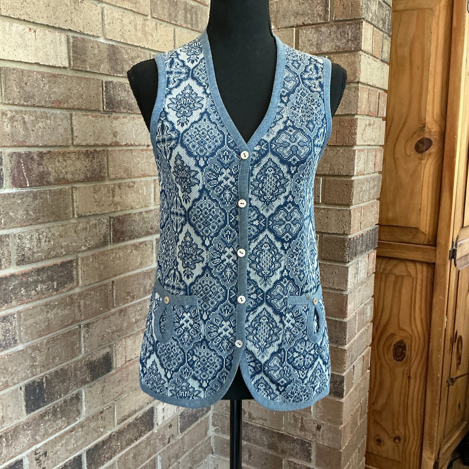 Vintage Catalina Sweater Vest 70s Blue White Knit Pattern Button Front Made in USA XS S (1 of 11)