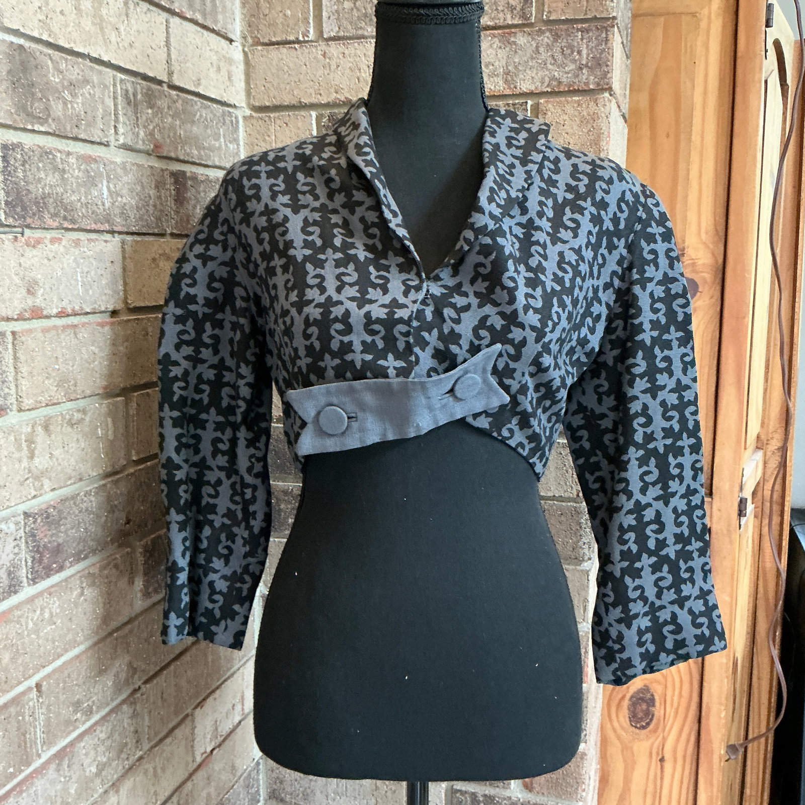 Vintage Cropped Bolero Jacket – Black & Gray Patterned, Mid-Century Style (1 of 9)