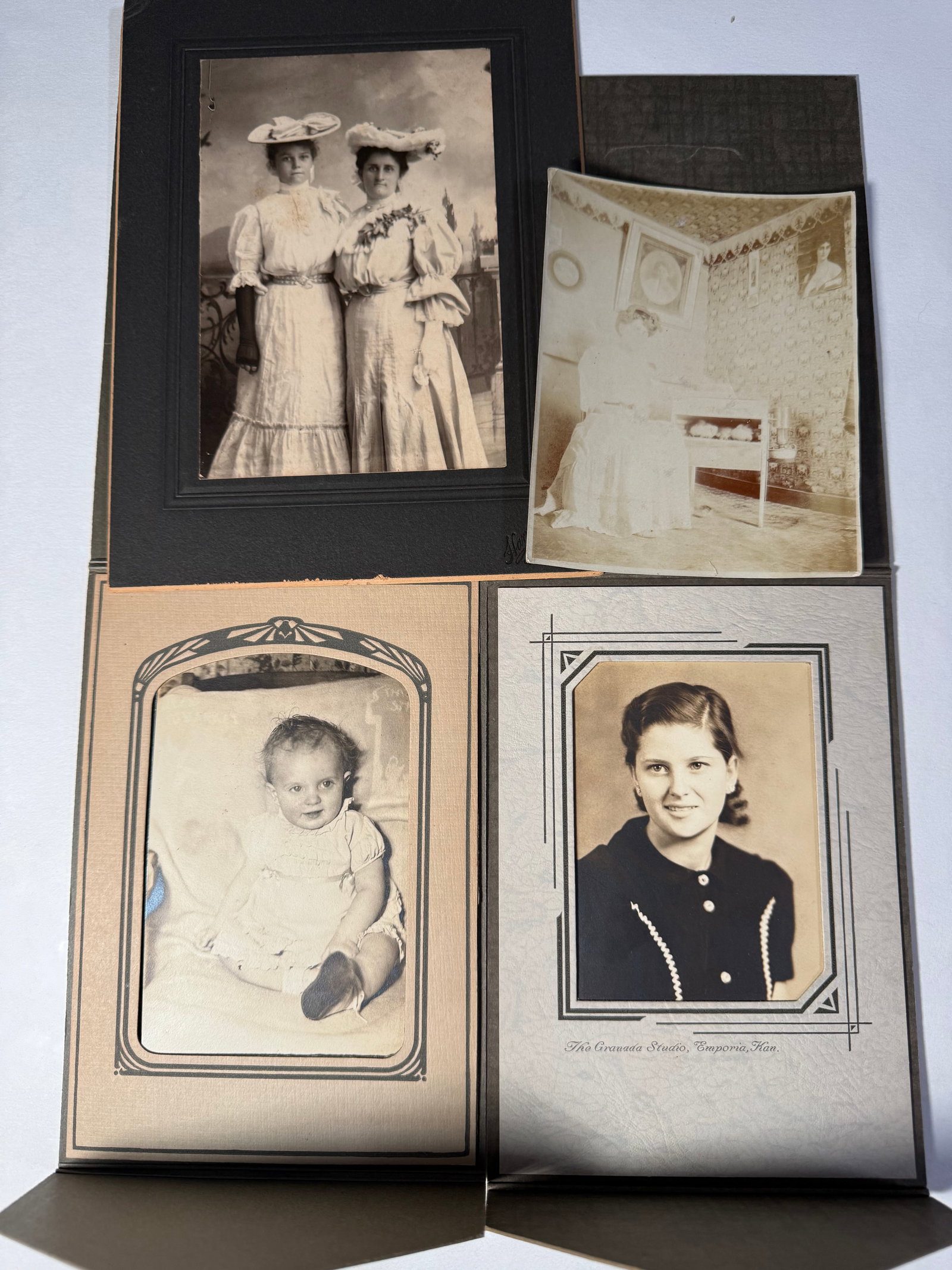Antique Cabinet Card & Early Photograph Lot – Women in Edwardian Dress, Child & Studio Portraits: Collection of four antique photographs, including cabinet cards and early prints, showcasing a variety of subjects and photographic styles:Large cabinet card of two women in elaborate Edwardian dresse