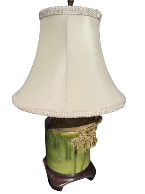Gary Eagan Spring Street Pottery Eureka Springs Arkansas Branch Lamp: The Gary Eagan Spring Street Pottery Branch Lamp is a rare vintage piece originating from Eureka Springs, Arkansas. Made of pottery and ceramic with a multicolor abstract design, this electric table l