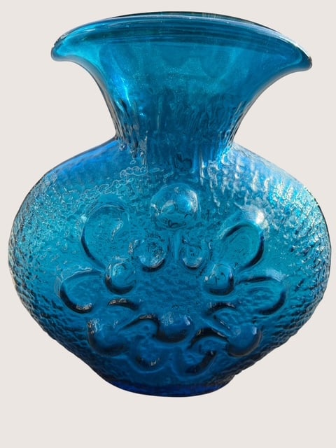 Vintage Scandinavian Art Glass Vase in Turquoise Blue – Textured Floral Relief Design: Beautiful vintage Scandinavian-style art glass vase in a vibrant turquoise blue coloration featuring an organic textured surface with raised floral or medallion relief decoration. The vase has a drama