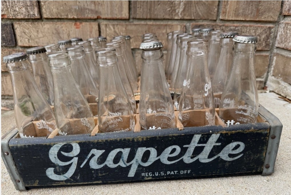 Rare 1950s Grapette Soda Wooden Bottle Crate with 24 Original 6 oz Bottles – Columbia, Missouri (1 of 2)