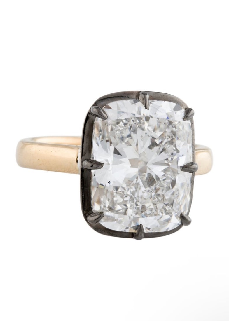 IGI Certified Lab Grown Cushion Cut Bezel Engagement Ring 7 Carats E VS1 18K: IGI Certified Lab Grown Engagement Ring featuring a Cushion Cut Diamond weighing 7 Carats in a Bezel Set with Black Rhodium on a 18 Karat Yellow Gold Mounting. Color E Clarity VS1