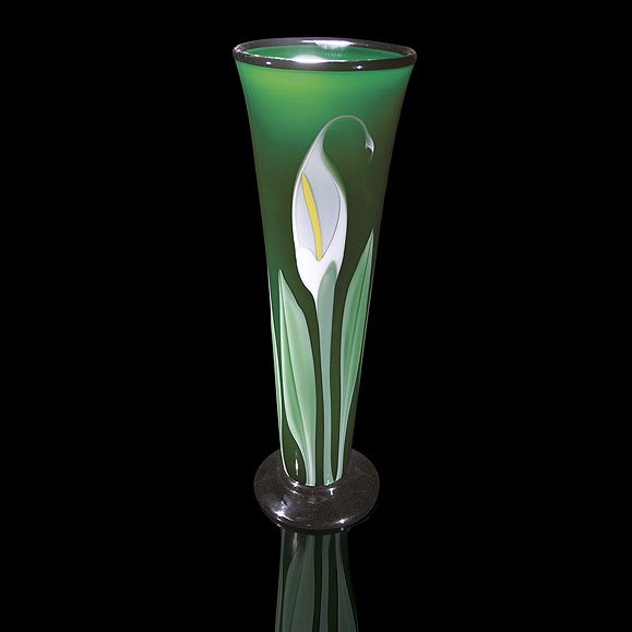 Orient & Flume: Orient & Flume Art Glass "Calla Lily" large dark green vase. Three spaced calla lilies and long green leaves surround the sides of the tall vase, which has a wide flared mouth and a black footed base.