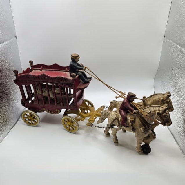 Vintage Kenton Overland Circus Wagon w/ Horses. (1 of 9)