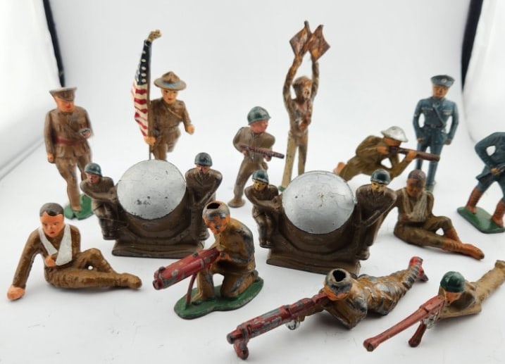 Fun Variety of Cast Metal Soldiers. (1 of 8)