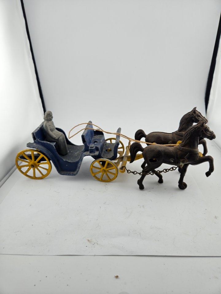 Antique Stanley Toy Horsedrawn Buggy. (1 of 6)