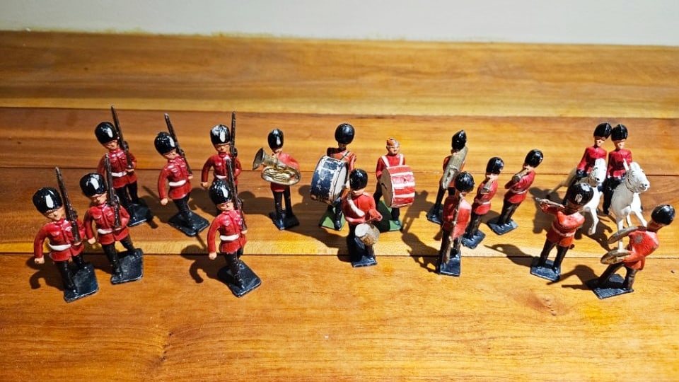 Lot of Eighteen Scottish Marching Band Cast Iron Figurines from England.: Lot of Eighteen Scottish Marching Band Cast Iron Figurines from England. Includes Several Marching w/ Instruments and Others Marching w/ Their Rifles.