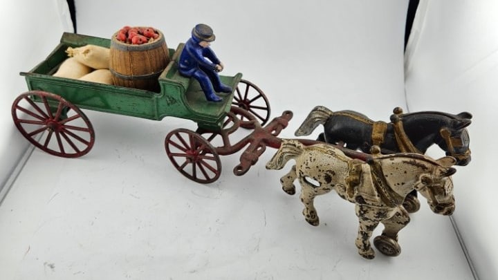 Kenton Horsedrawn Delivery Wagon w/ Goods. (1 of 7)