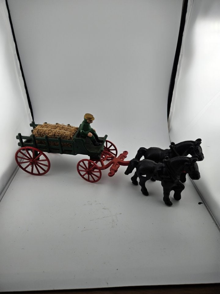 Newer Cast Iron Horse Drawn Wagon. (1 of 6)