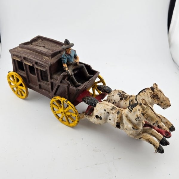 Heavy Cast Iron Stage Coach. (1 of 6)