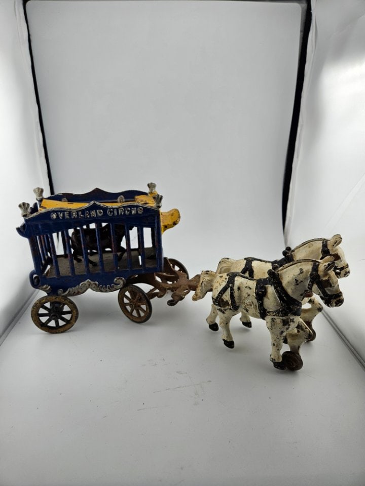 Vintage Overland Cast Iron Horsedrawn Circus Wagon. (1 of 7)
