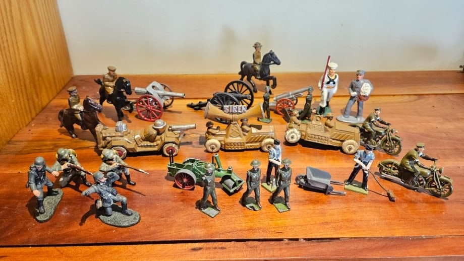 Mixed Lot of Military Figures from First and Second World War. (1 of 8)