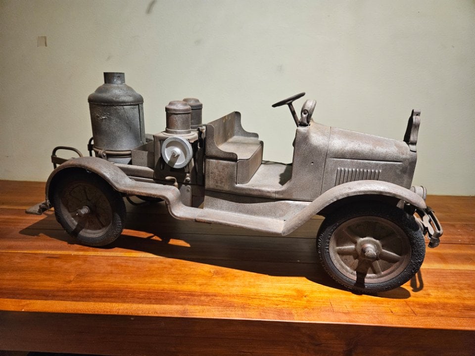 Antique Large Buddy L Pressed Steel Hand Pumper Firetruck from the 1920's. (1 of 10)