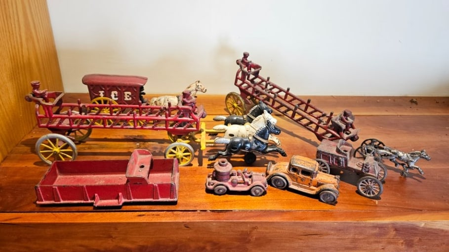 Cleanup Lot of Antique Cast-Iron Figures. (1 of 10)
