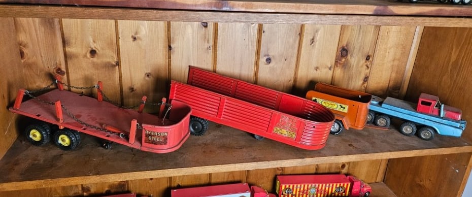 Vintage Heavy Hauling Metal Truck w/ Three Different Trailers. (1 of 8)