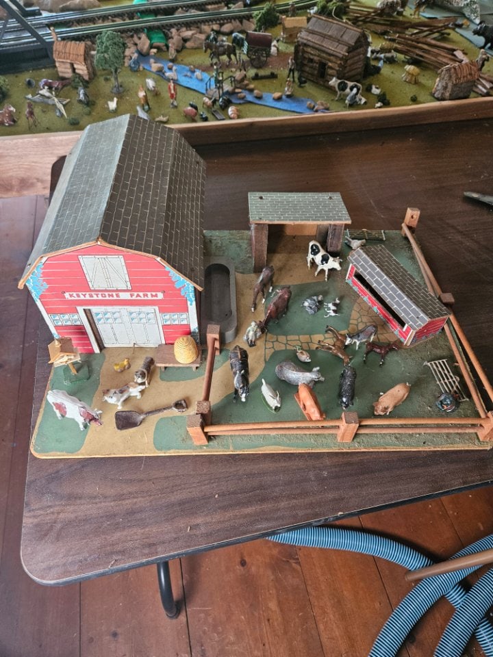 Keystone Farm Diorama w/ Assorted Animals. (1 of 6)